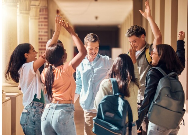 Ingressar na faculdade em 2024 é sonho de 80% dos jovens brasileiros