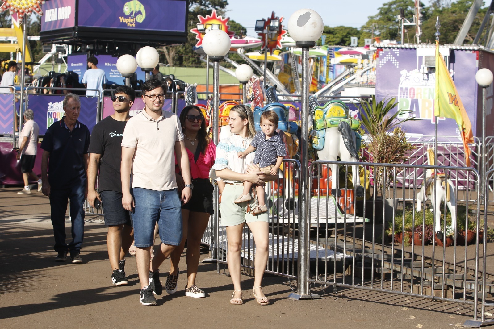 Famílias inteiras passam o domingo na Expoingá