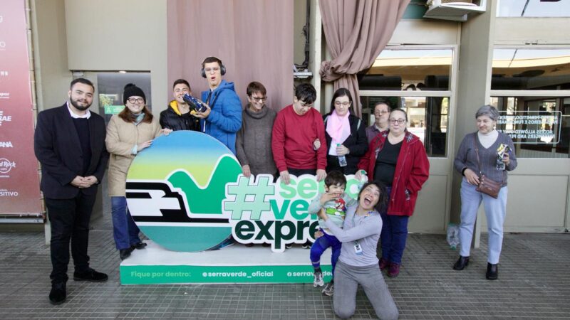 Famílias com Síndrome do X Frágil vivenciam experiência inédita no trem da Serra Verde Express