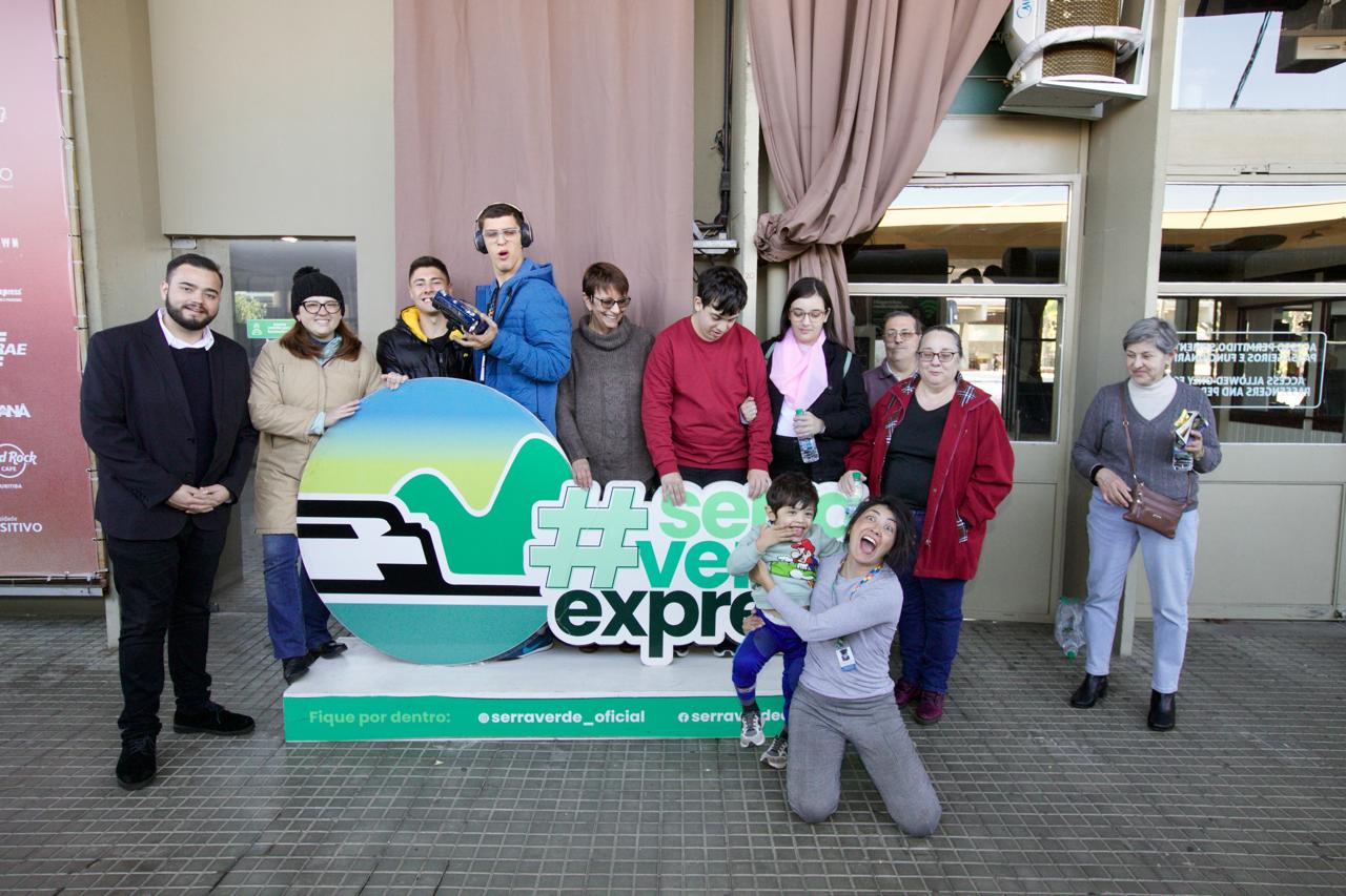 Famílias com Síndrome do X Frágil vivenciam experiência inédita no trem da Serra Verde Express