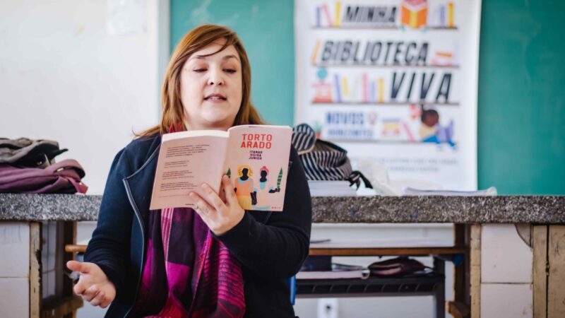 Professores e estudantes de Curiúva recebem atividades para estimular a leitura