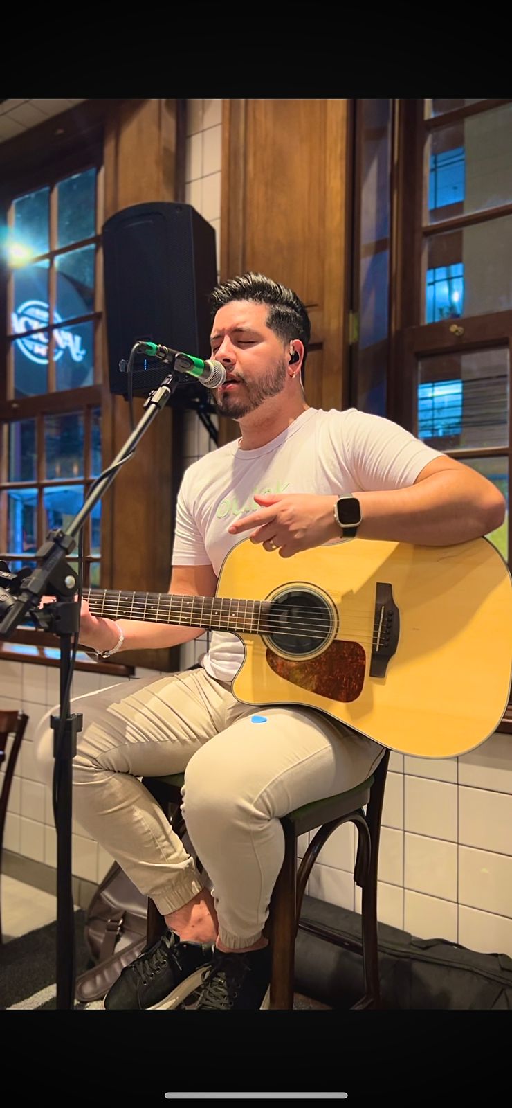 Pedir música no bar ficou mais fácil com o app Agitaí