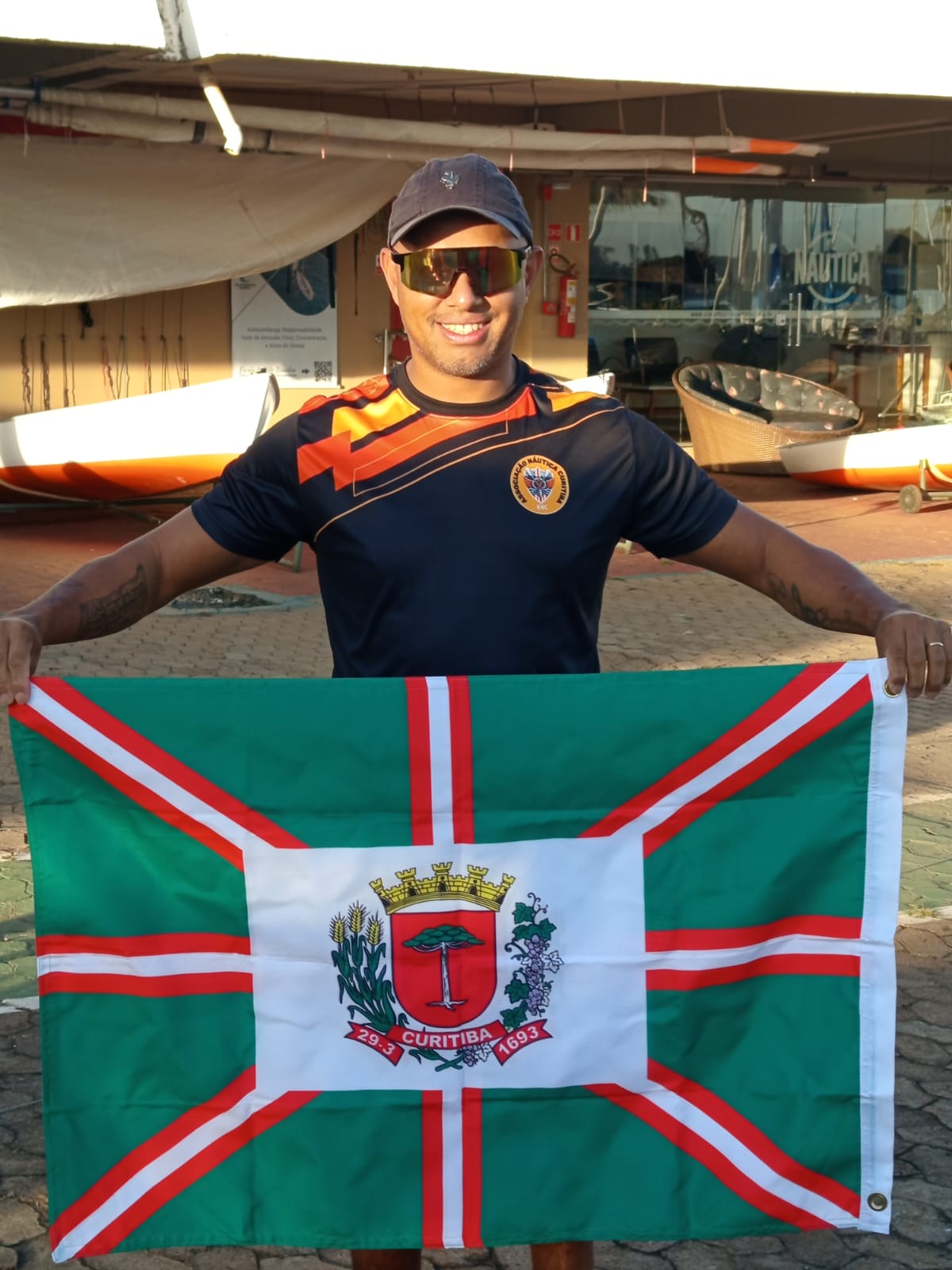 Tricampeão brasileiro, atleta paranaense busca apoio para representar o Brasil