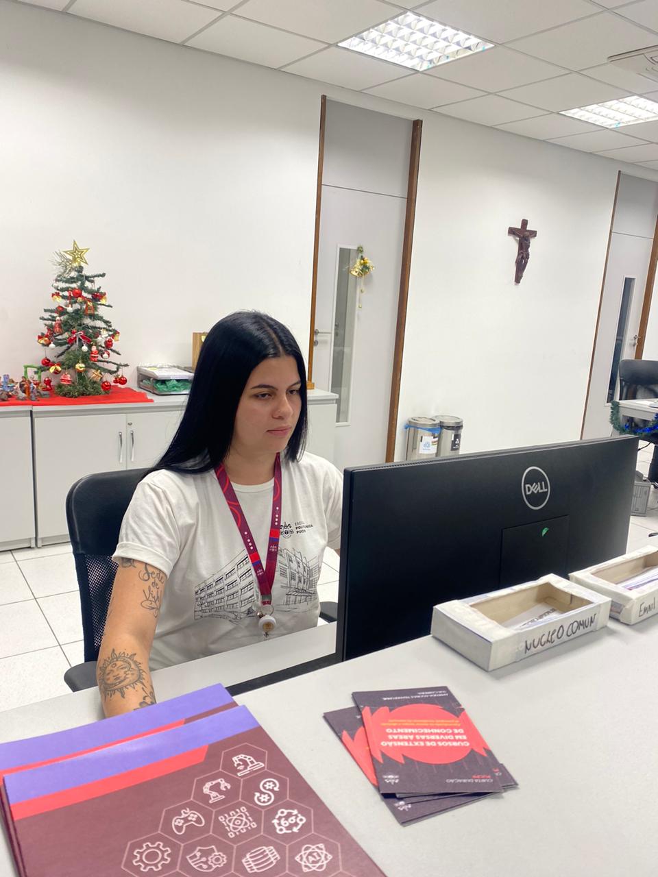 Primeira da família na universidade, jovem desafia estatísticas e avança rumo ao diploma