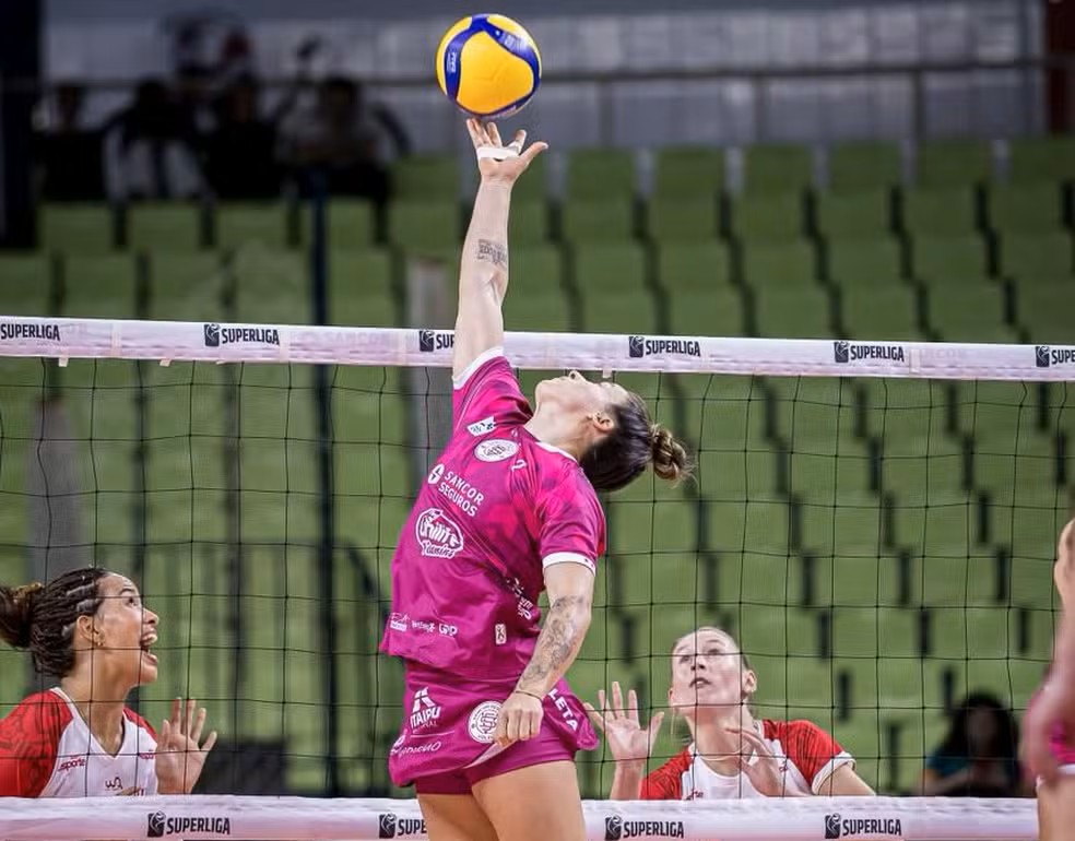 Maringá Vôlei convida torcida para jogo solidário com chuva de pelúcias no Chico Neto