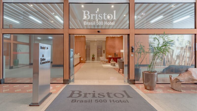 Colaboradores estrangeiros encantam hóspedes e equipe do Bristol Brasil 500 Hotel