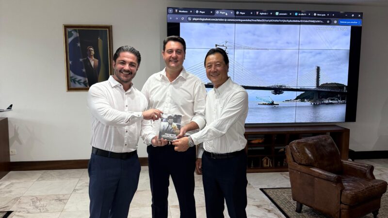 Flávio Mantovani apresenta modelo de políticas públicas para proteção animal ao governador Ratinho Júnior no Palácio Iguaçu