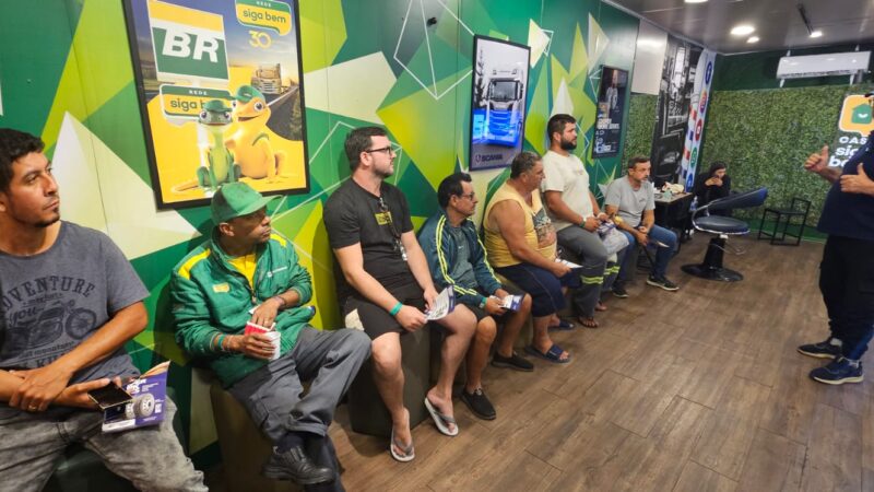 Casa Siga Bem passa por três unidades da Rede Pelanda, no Paraná,  e leva saúde, bem-estar e serviços gratuitos a centenas de pessoas no Paraná