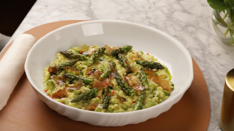 Chef Vania Krekniski assina novo menu autoral de jantar do Restaurante Trinitas