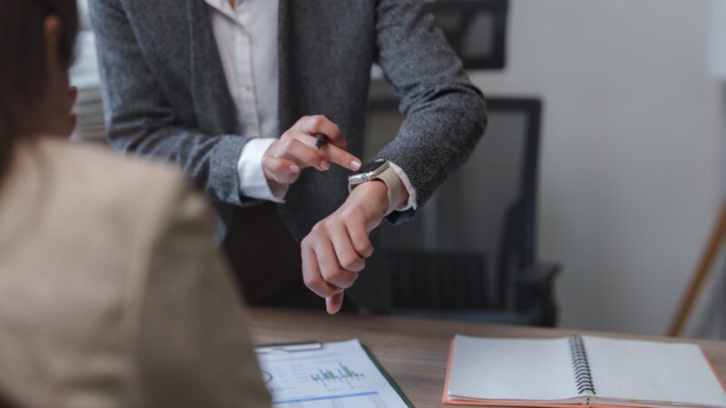 IA ajuda empresas a identificar erros na jornada e reduzir riscos trabalhistas