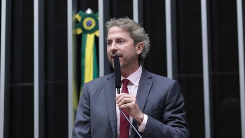 Zeca Dirceu denuncia: MP de Bolsonaro permitiu até consignado em nome de crianças