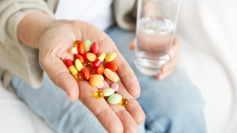 Médicos alertam: vitaminas em excesso causam riscos à saúde