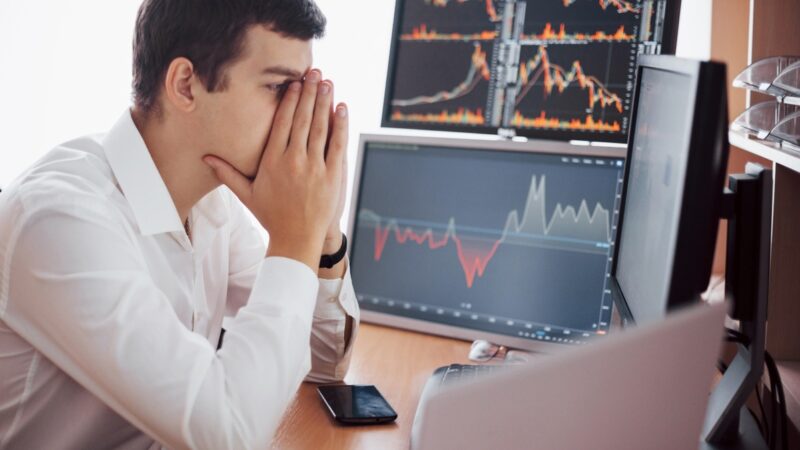 Golpistas usam IA para criar falsas oportunidades de investimentos