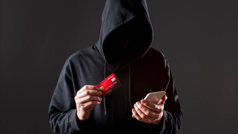 Fraudes digitais ligam alerta na hora da compra de ingresso