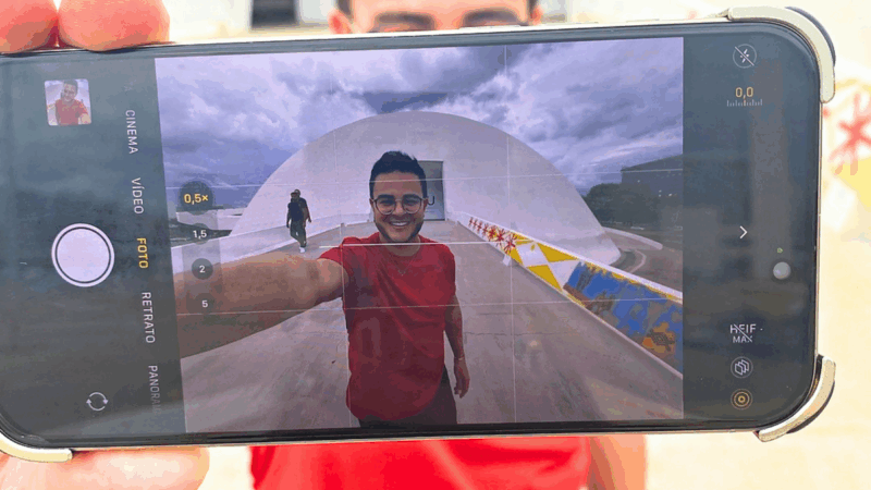 Eldo Gomes reúne jornalismo e influência digital em Brasília
