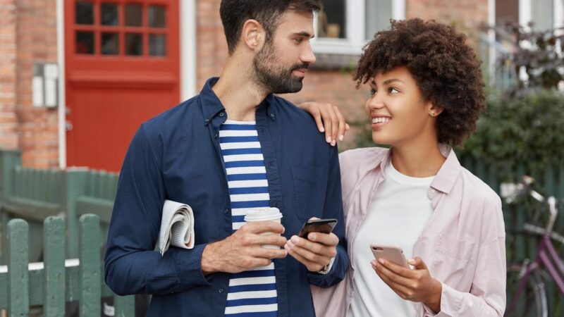 Jovens contratam seguro de vida antes de ter filhos