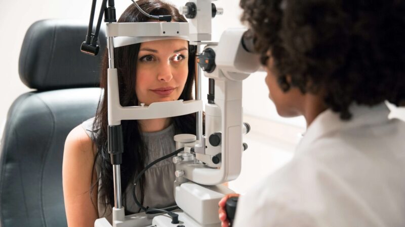 Dia da Menopausa: 6 em cada 10 mulheres sofrem com olho seco