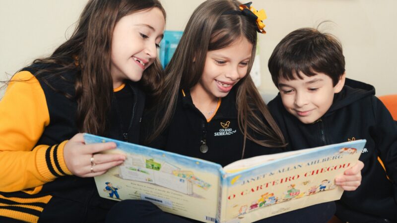 Mais livros, menos telas: 10 motivos para incentivar a leitura de crianças e adolescentes