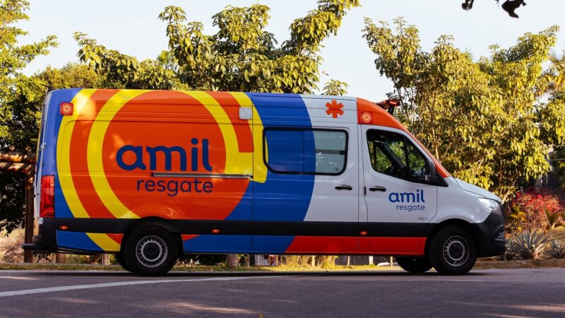 Amil apresenta a nova identidade visual de suas ambulâncias