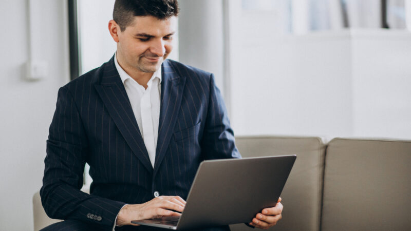 Mercado de moda masculina de luxo registra mudanças no comportamento de consumo