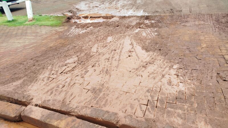 TCCC precisa agir: lama e risco aos pedestres no centro de Maringá