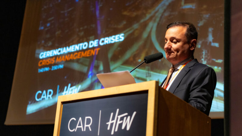 Lei de seguros, IA e conflitos pautam evento internacional