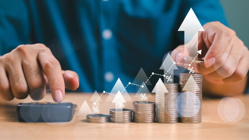 Juros altos barram o avanço de 59% das PMEs, aponta Omie