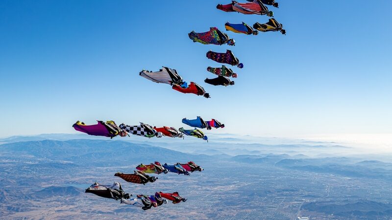 Atletas brasileiros batem recorde mundial de wingsuit