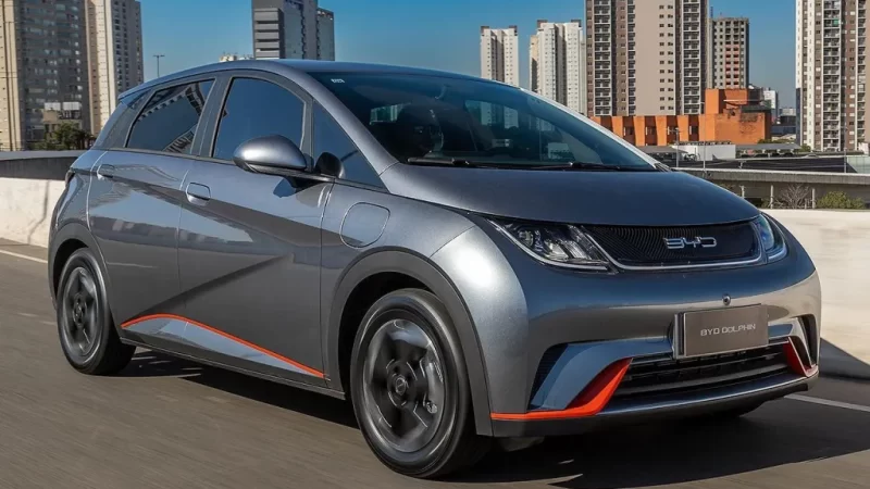 Carros elétricos crescem no Brasil: o avanço pode baixar o preço do combustível e o que isso significa para o etanol