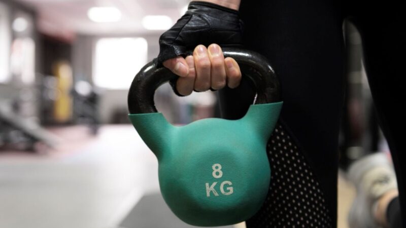 Kettlebell ganha espaço em treinos funcionais