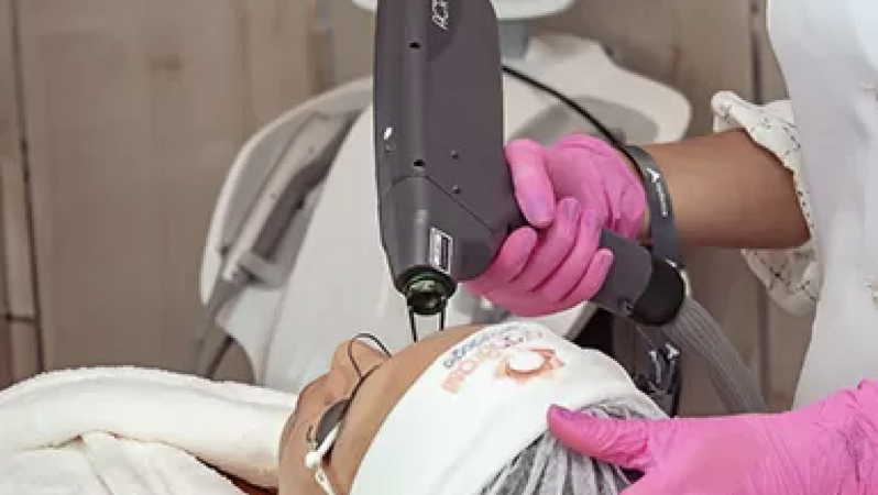 Dermatologista em Belém explica as causas e soluções para queda de cabelo
