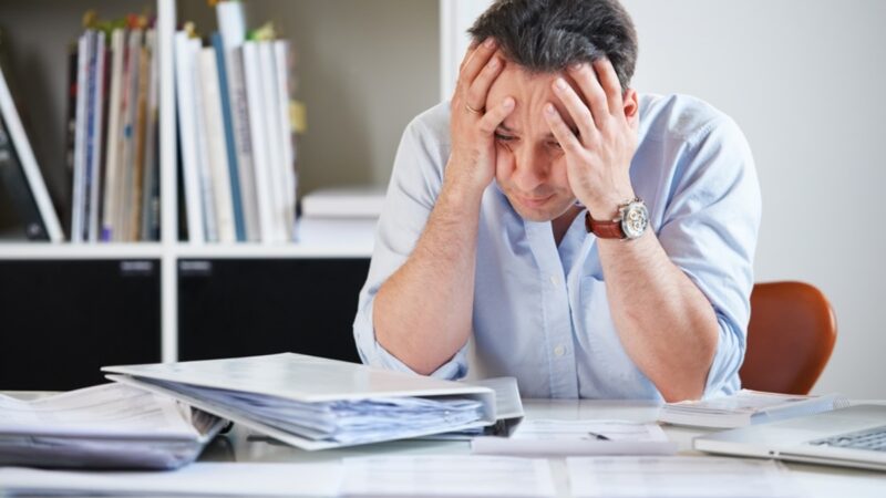 Apoio à saúde mental é escasso nas empresas, aponta estudo