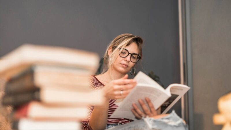 Busca por livros físicos cresce mesmo com avanços digitais