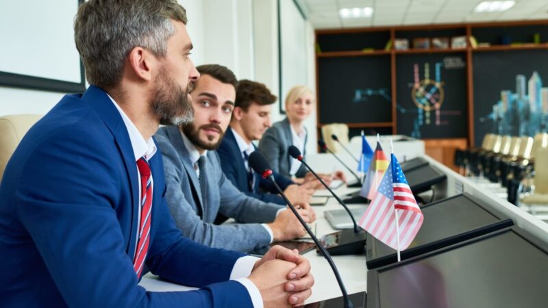 Dólar X real: proteger o patrimônio exige diversificação