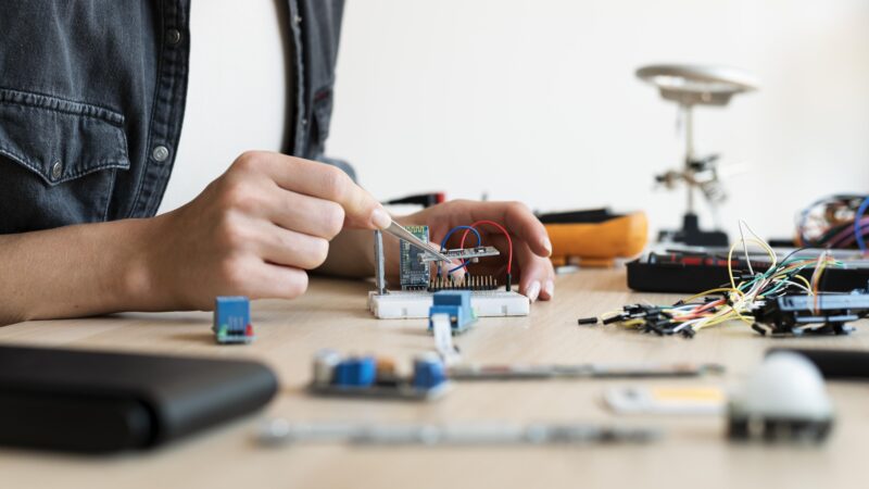 Estudantes desenvolvem tecnologia para monitorar emissões e qualidade do ar em tempo real