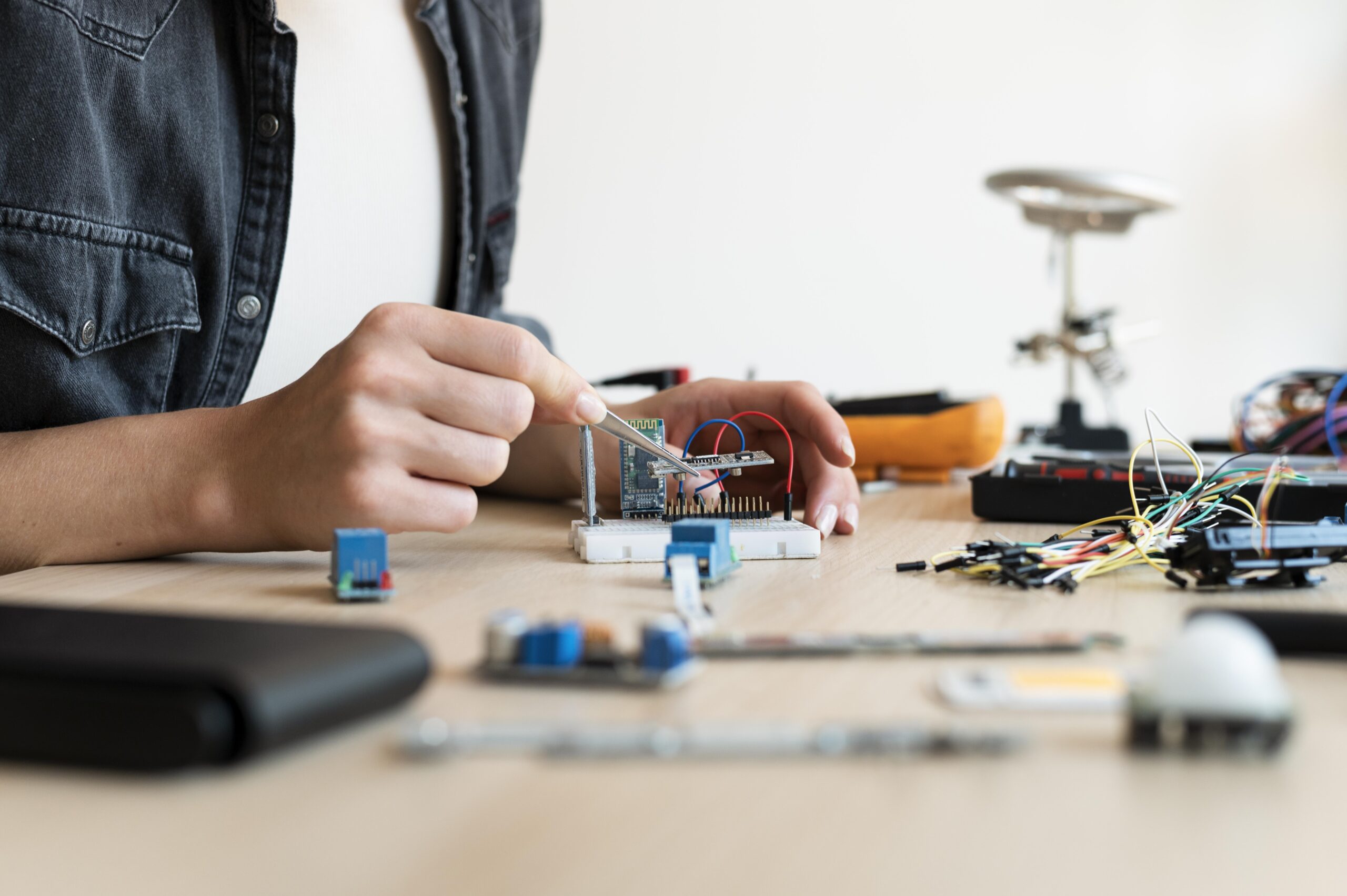 Estudantes desenvolvem tecnologia para monitorar emissões e qualidade do ar em tempo real