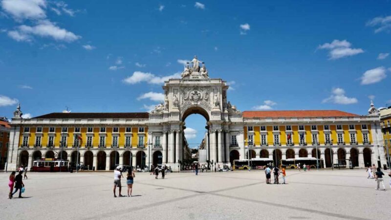 Brasileiros lideram compra de imóveis de luxo em Portugal