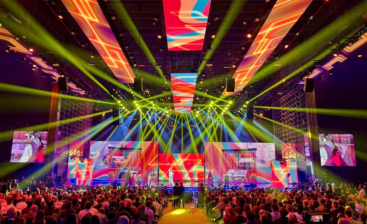 Tecnologia aprimora experiência com som e LED em eventos