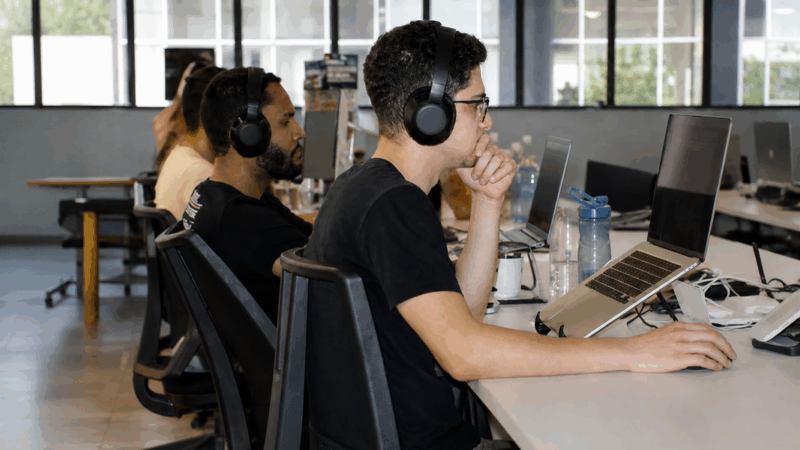 Startup mineira lança hub de marketing com IA para empresas