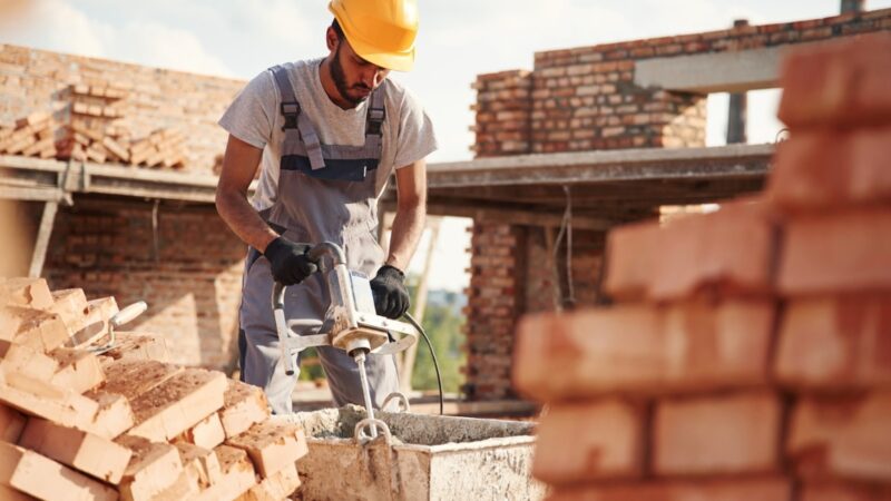 Reforma Casa Brasil e 13º salário elevam a expectativa no varejo de construção