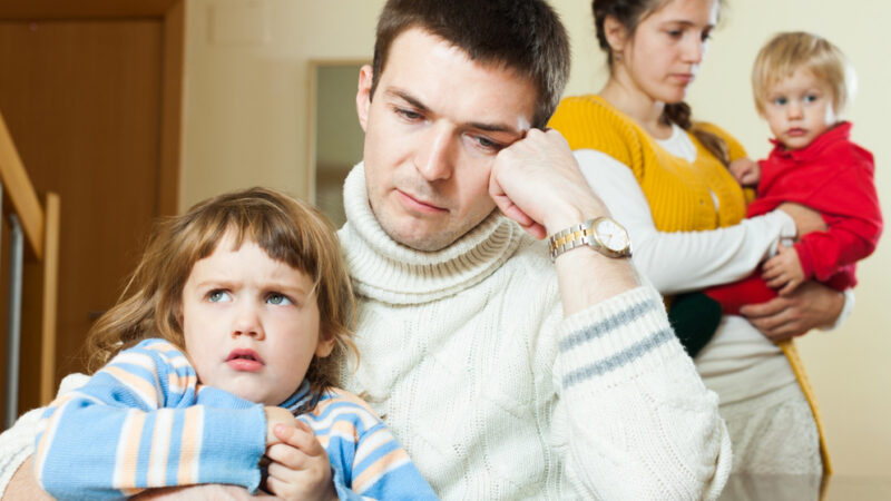Angústia invisível dos pais pode afetar bem-estar infantil