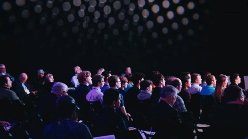 Monday.com realiza o evolve Brasil 2025 em São Paulo