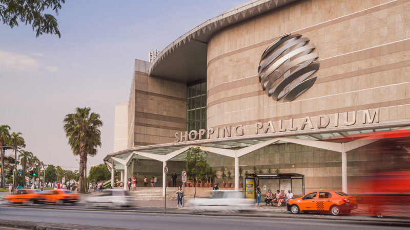 Palladium Curitiba recebe experiência gratuita de beleza da Vult com lançamentos, análise capilar e brindes