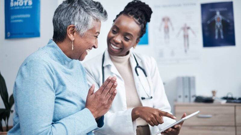 Em campanha feita com IA, Amil homenageia Dia do Médico