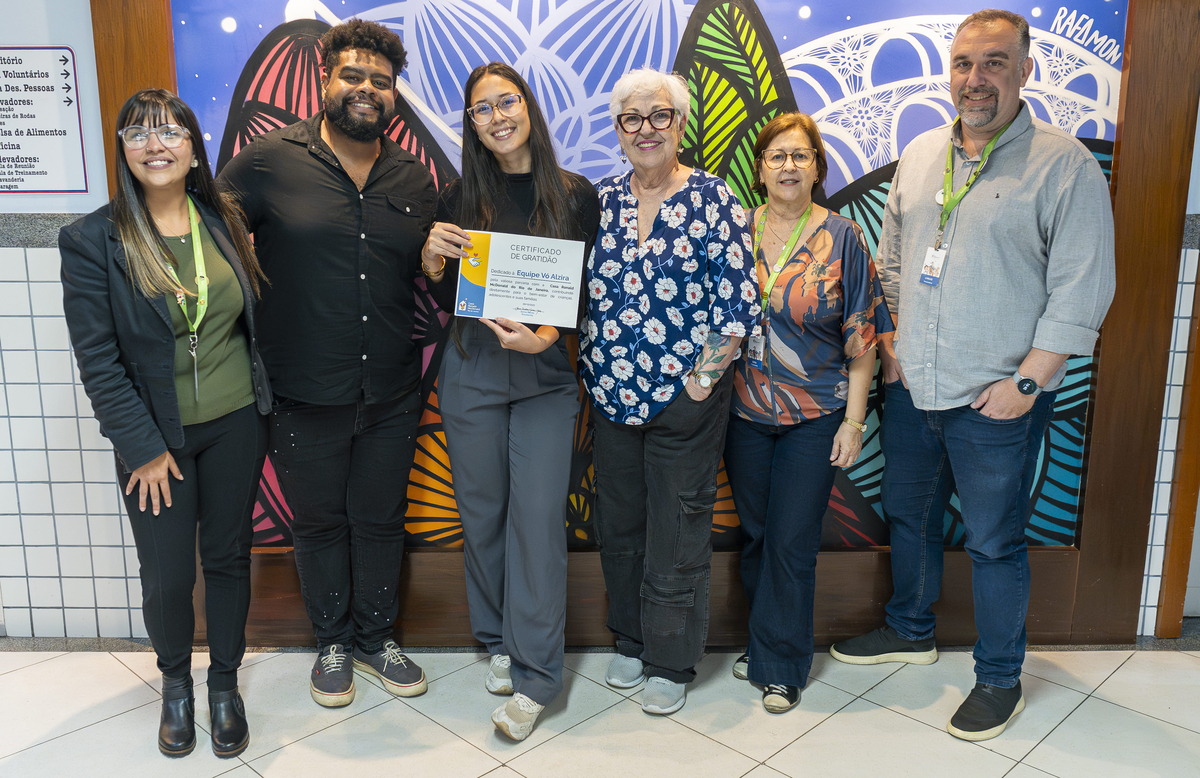 Vó Alzira realiza ação de Dia das Crianças na Casa Ronald