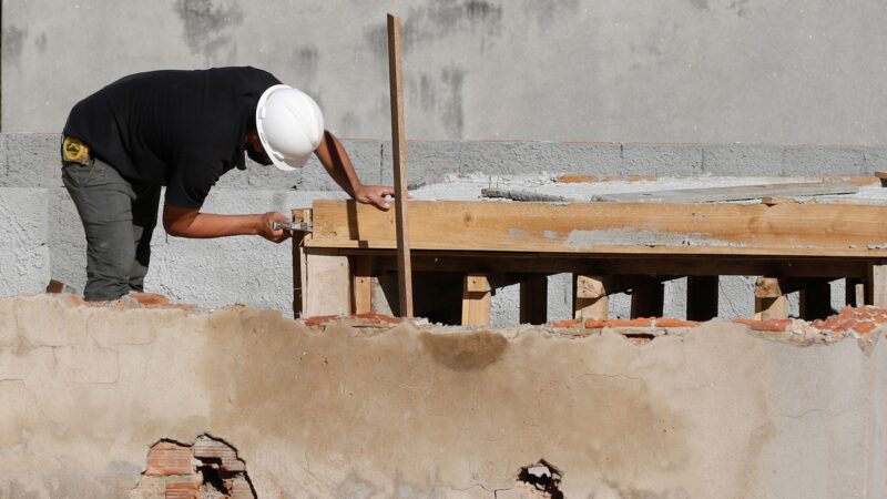 Tendência de queda nos juros favorece mercado imobiliário
