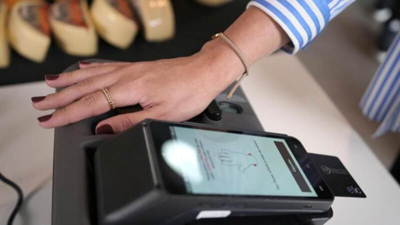 Tecban e Elo lançam pagamento por biometria da palma da mão