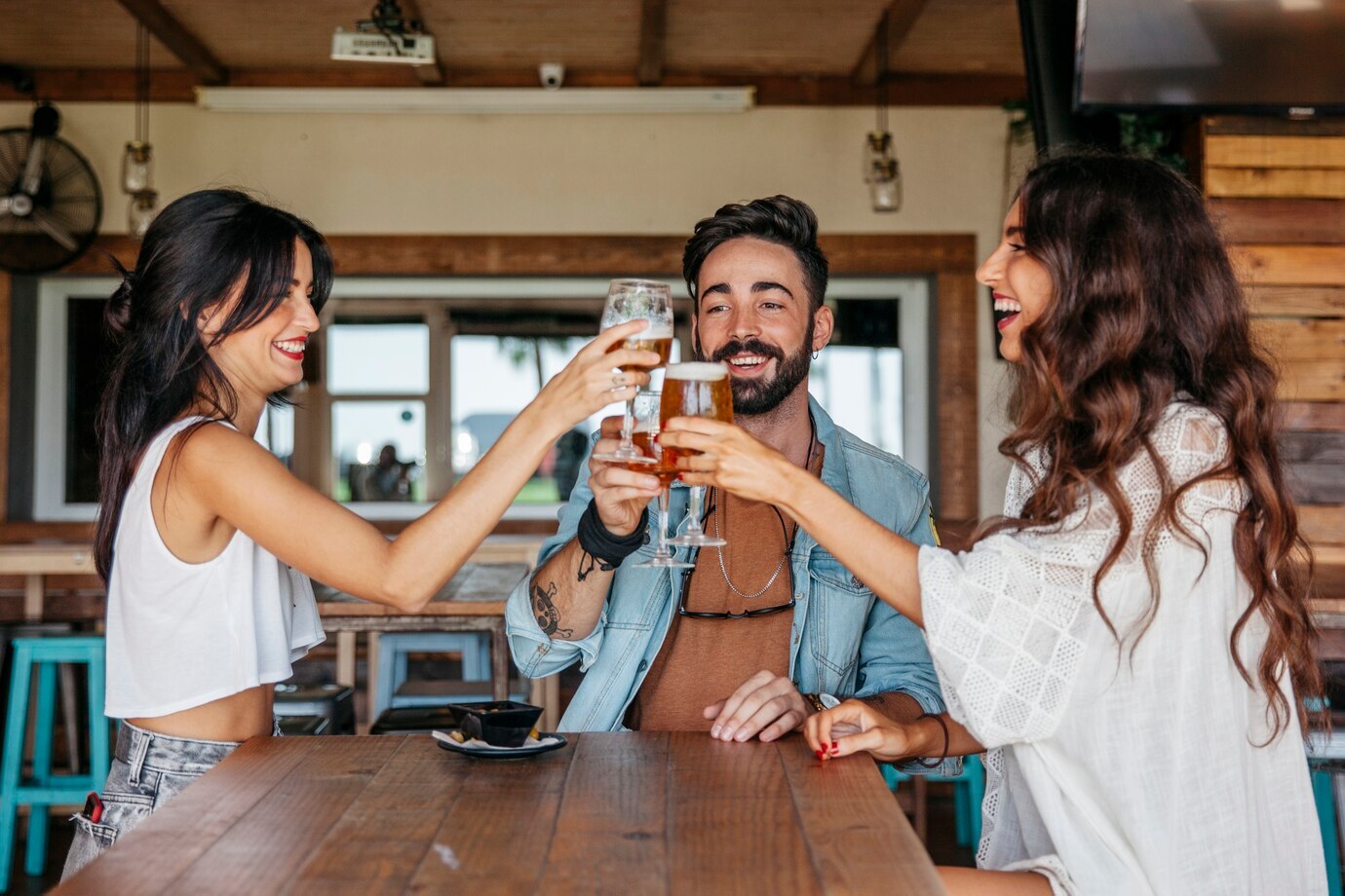 Consumo de bebidas alcoólicas em casa aumenta em mais de 40%