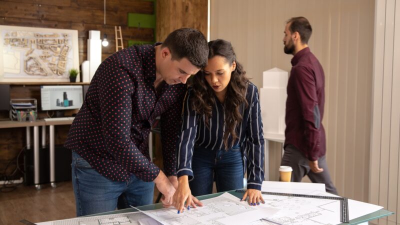 Hoff fortalece conexão com especificadores