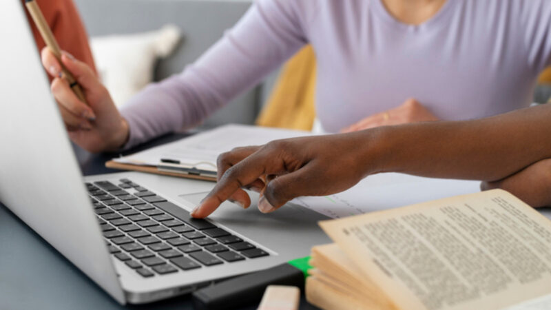 Pesquisa da Pearson liga aprendizado à produtividade da IA